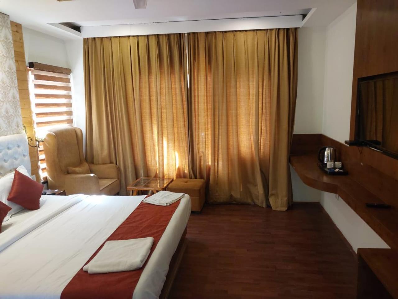 Hotel Di Villa Manāli Eksteriør billede