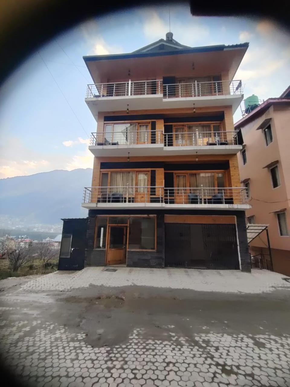 Hotel Di Villa Manāli Eksteriør billede